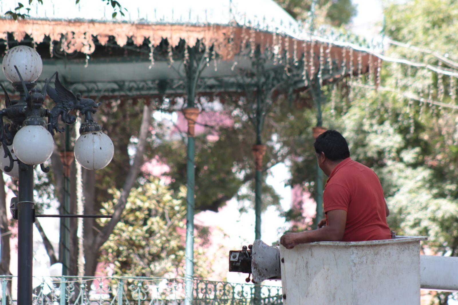 Después de más de dos años retiran iluminación navideña del parque de la capital 
