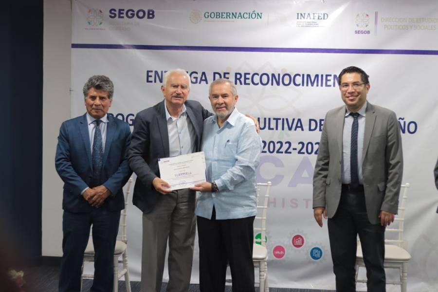 Entrega de reconocimientos del programa "Guía Consultiva de Desempeño Municipal 2022-2024" 