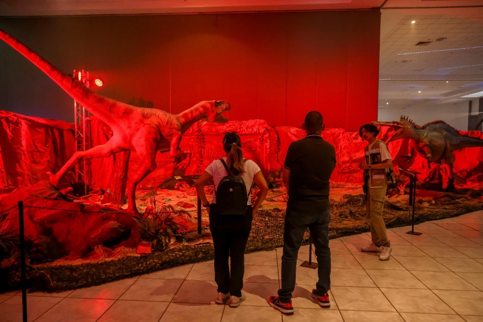 Inaugura gobierno del estado museo itinerante "Tierra de Dinosaurios"