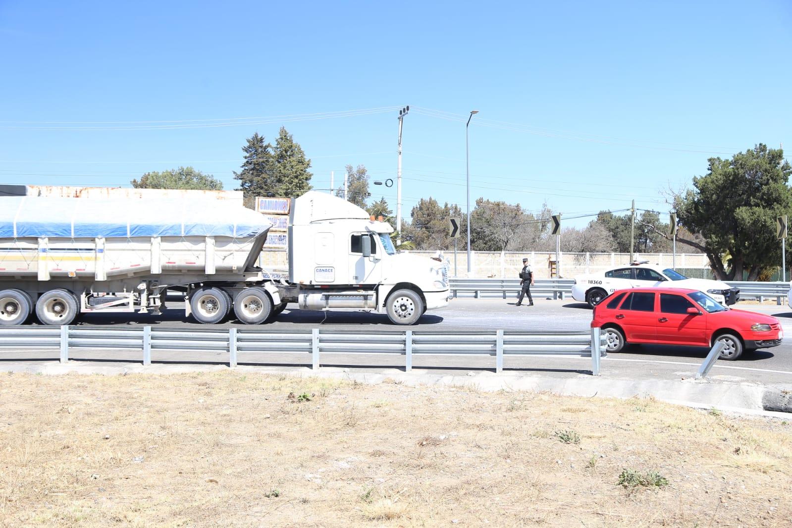 Vuelca tráiler en Yauhquemecan 
