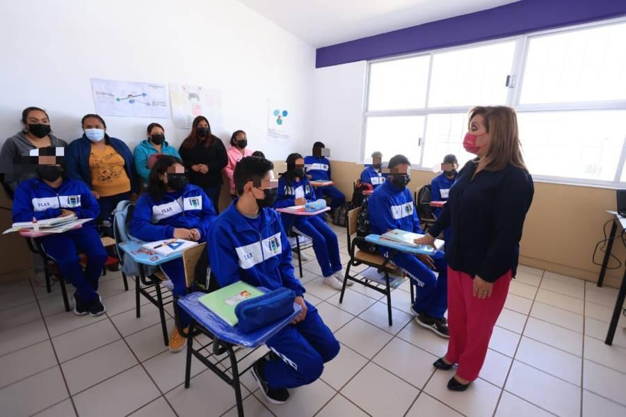 Entregó Gobernadora obras y equipamiento a jardín de niños y telesecundaria de Huamantla