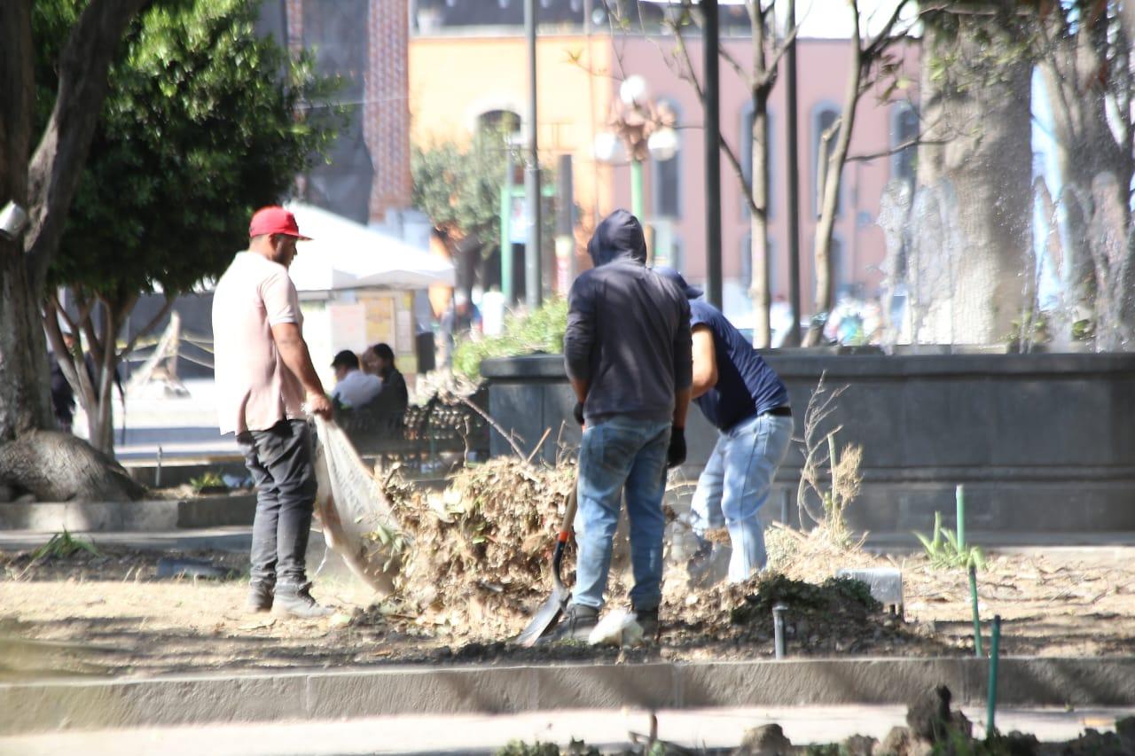Continúan trabajos en el parque central de Tlaxcala