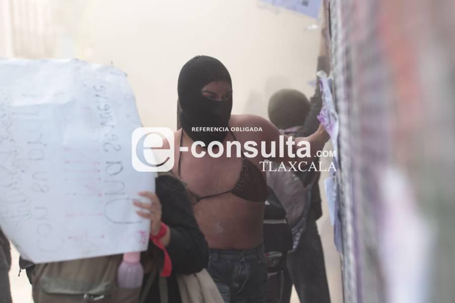 Aspectos de la llegada de la marcha 8M a Palacio de Gobierno 