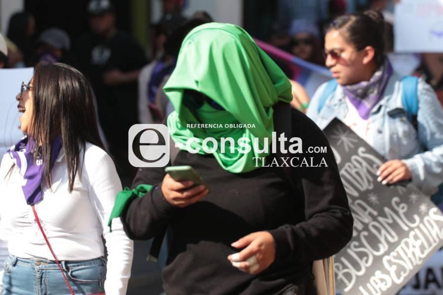 Aspectos de la llegada de la marcha 8M a Palacio de Gobierno 