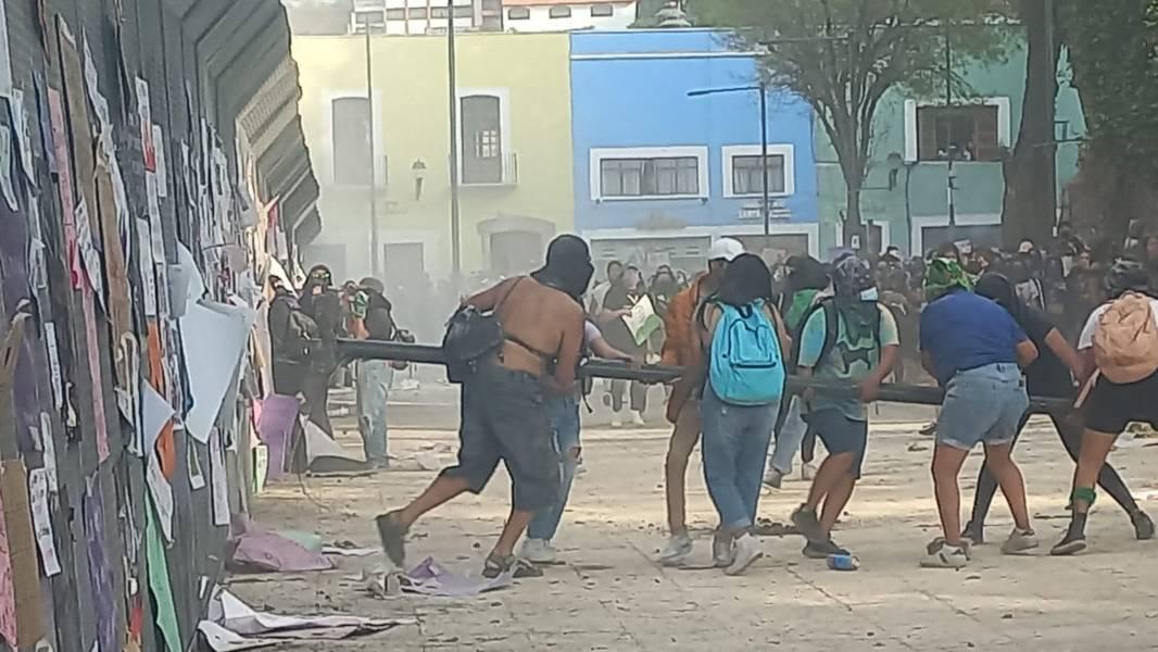 Condena Gobierno del Estado actos vandálicos de manifestantes en la marcha del 8M