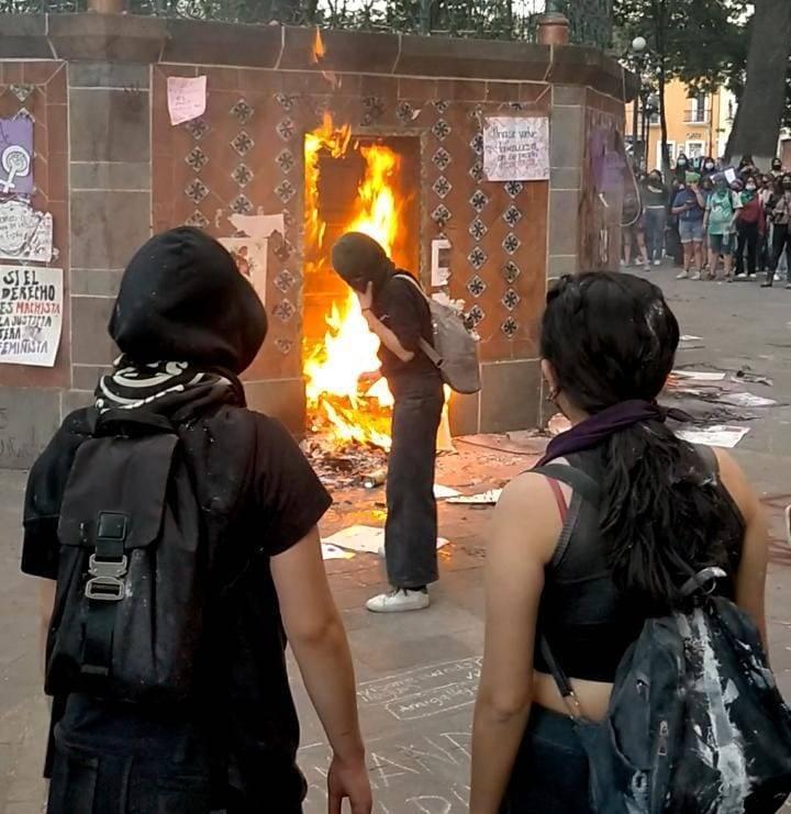 Condena Gobierno del Estado actos vandálicos de manifestantes en la marcha del 8M