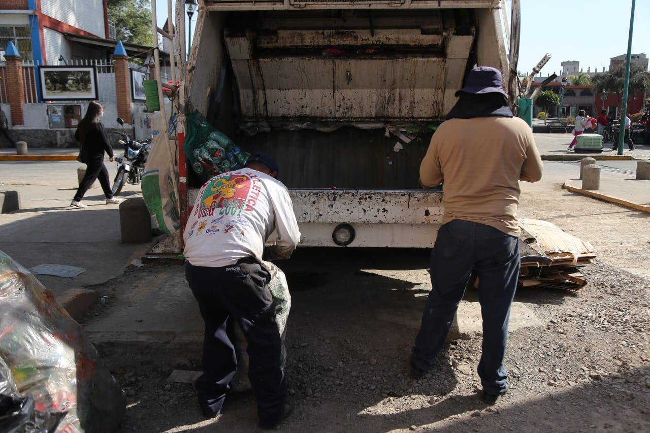 Un trabajo poco valorado: Trabajadores de limpia 