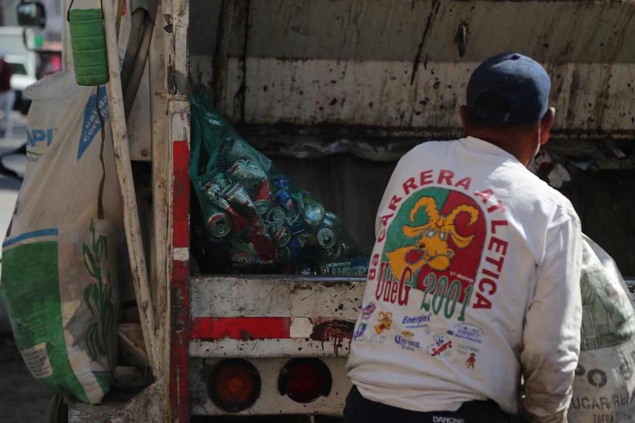 Un trabajo poco valorado: Trabajadores de limpia 