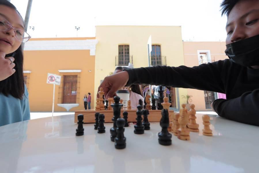 La SSC realiza torneo de ajedrez “Jaque mate al delito” en la plaza de la Constitución 