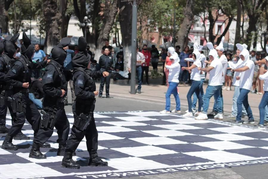 La SSC realiza torneo de ajedrez “Jaque mate al delito” en la plaza de la Constitución 