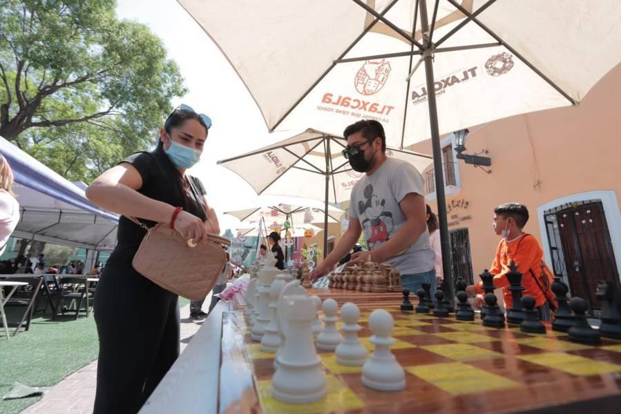 La SSC realiza torneo de ajedrez “Jaque mate al delito” en la plaza de la Constitución 