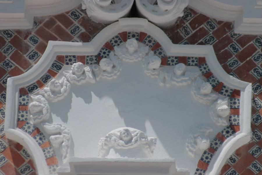 Avanzan trabajos en el encalado de la fachada del templo de San José