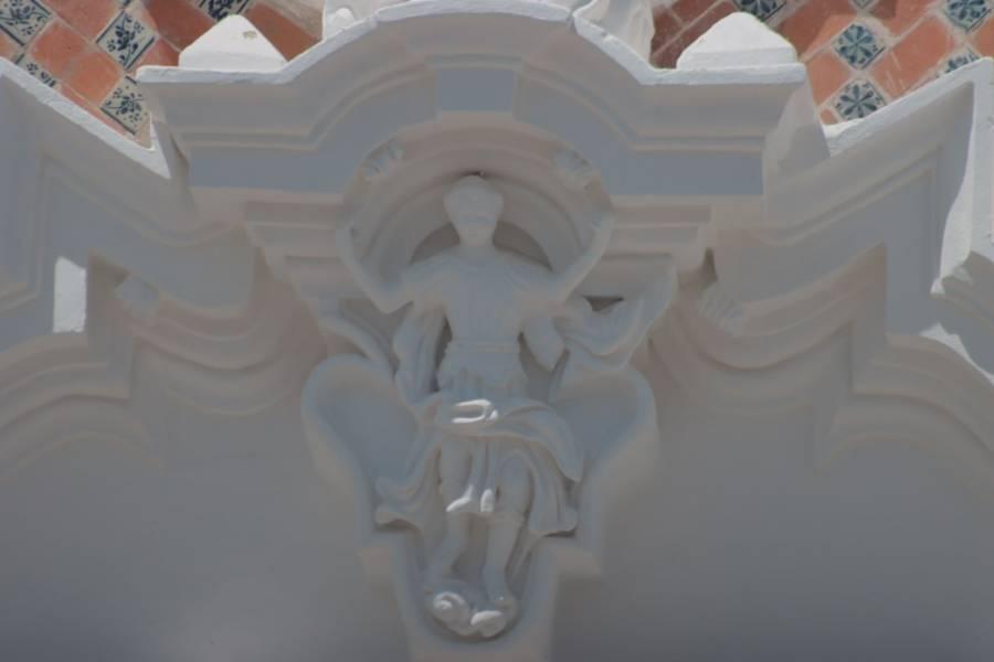 Avanzan trabajos en el encalado de la fachada del templo de San José