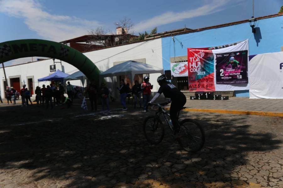 Realizan carrera ciclista en Apetatitlán 