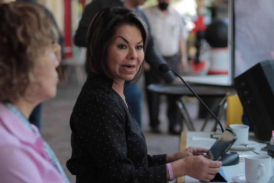 La violencia contra la mujer no se va a erradicar decorando espacios públicos: Minerva Hernández 