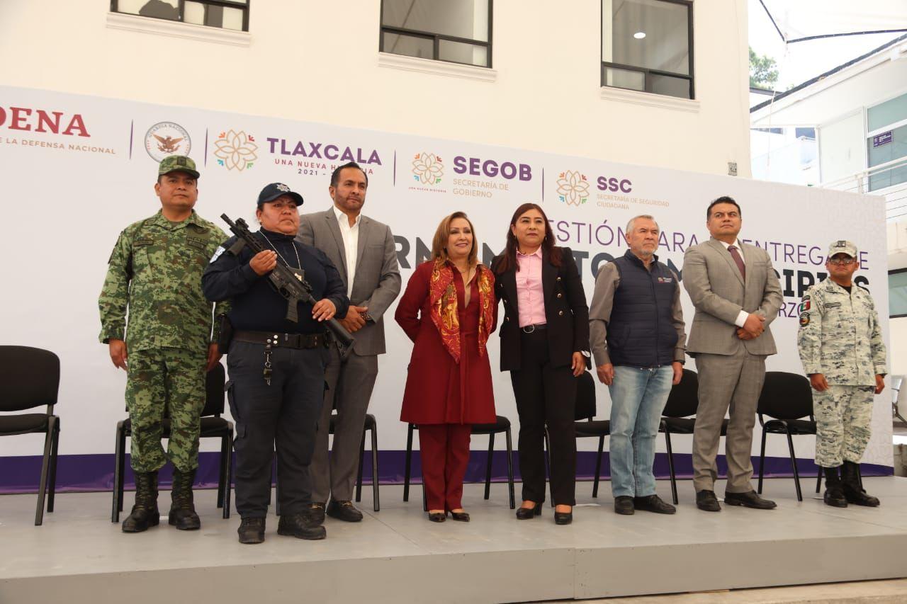 Atestiguó Gobernadora Lorena Cuéllar entrega de armamento a municipios 
