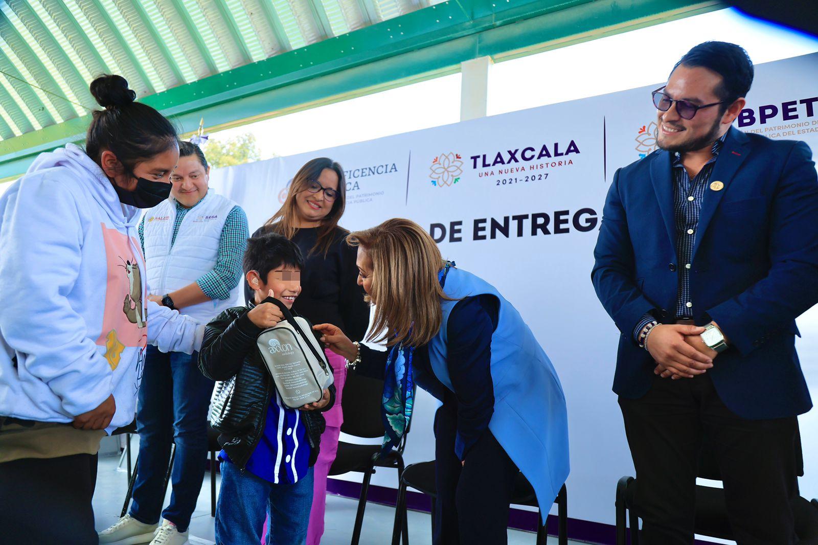 Entregó Gobernadora Lorena Cuéllar mil 800 auxiliares auditivos gratuitos 