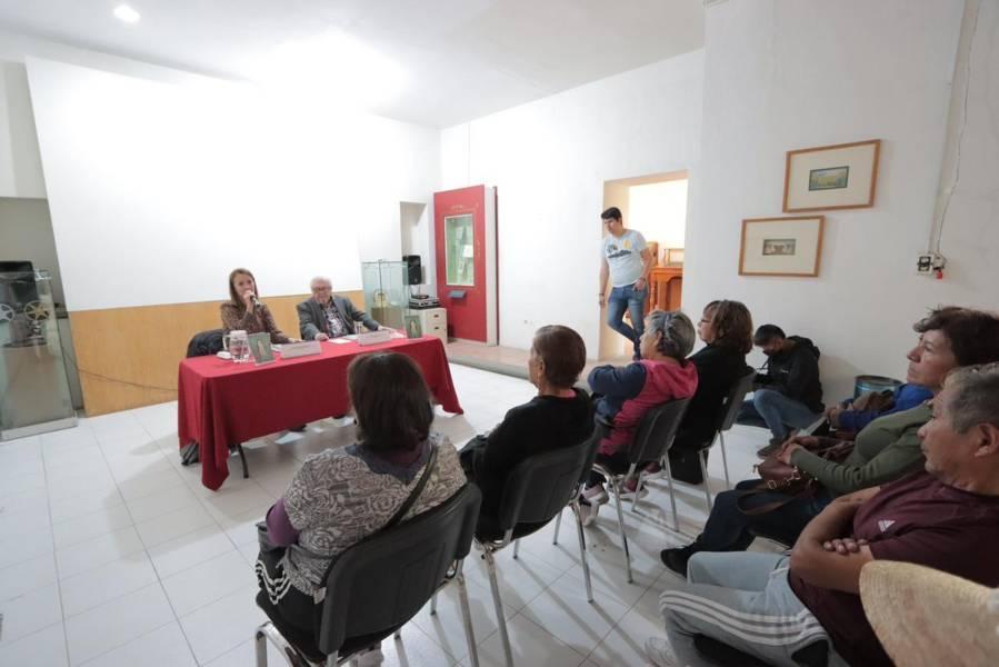 Presentan libro “La mujer que quiso hacer todo al revés”
