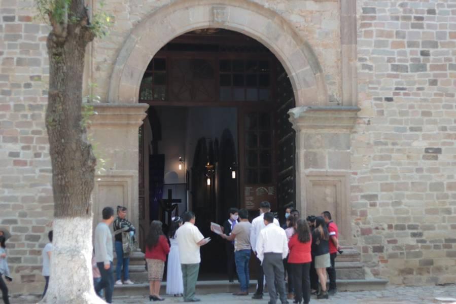 Realizan primeras comuniones comunitarias en la capital 