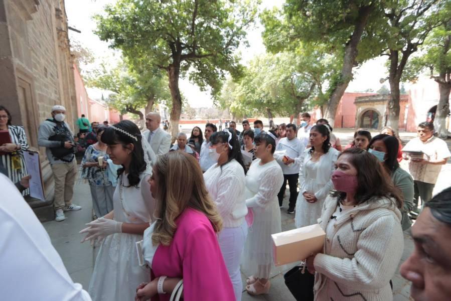 Realizan primeras comuniones comunitarias en la capital 