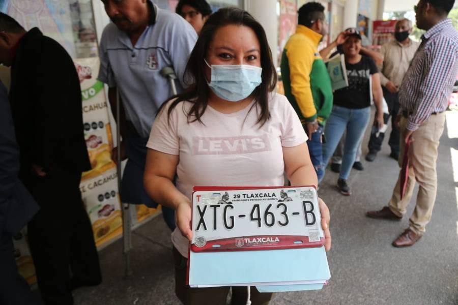 Largas filas para el cambio de placas vehiculares 