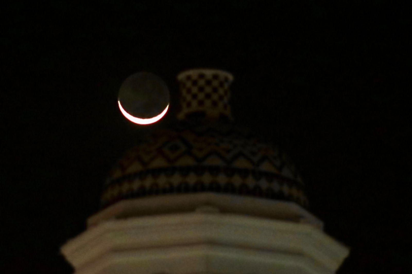 Luna creciente sobre la capital tlaxcalteca 