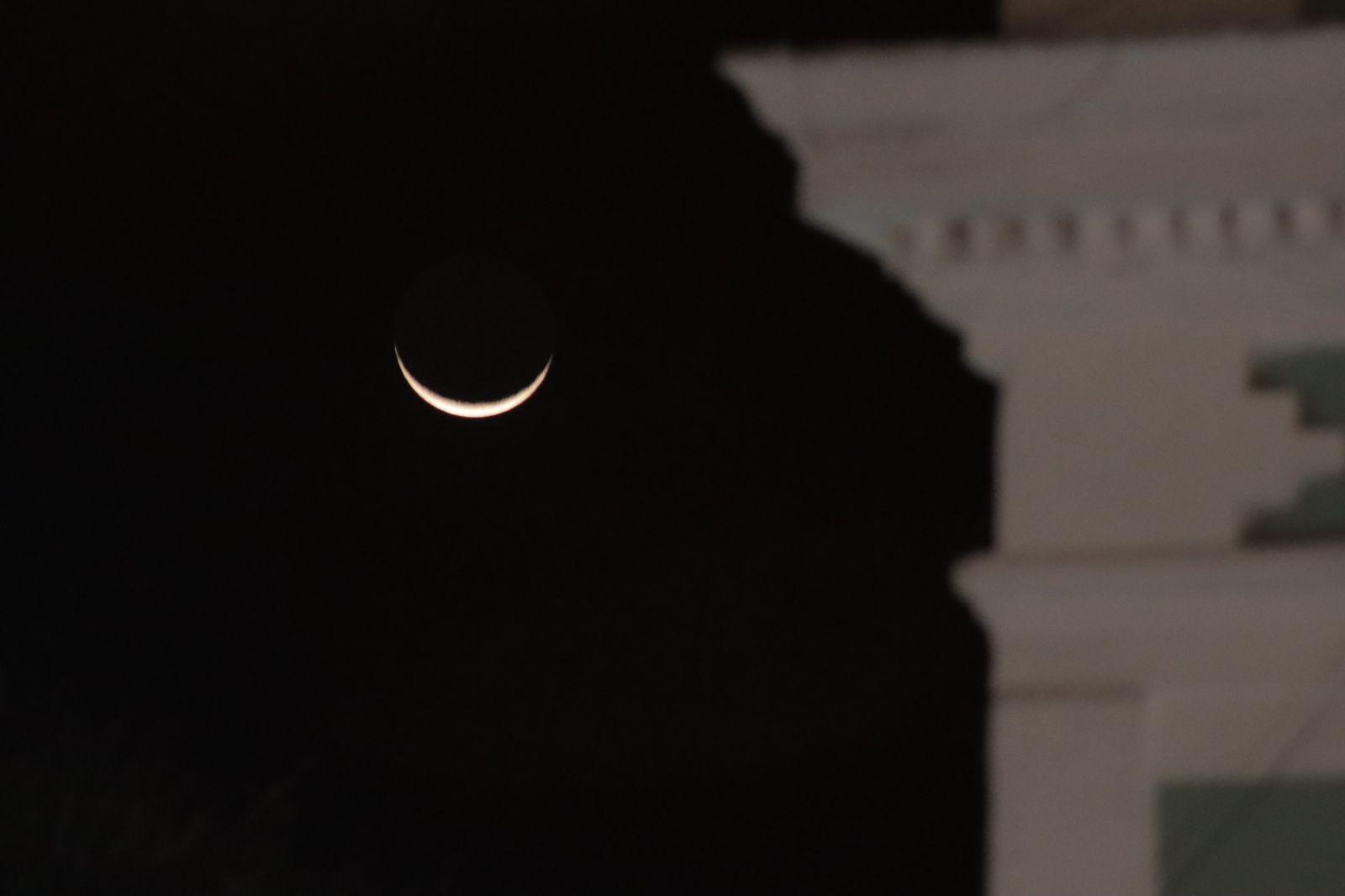 Luna creciente sobre la capital tlaxcalteca 