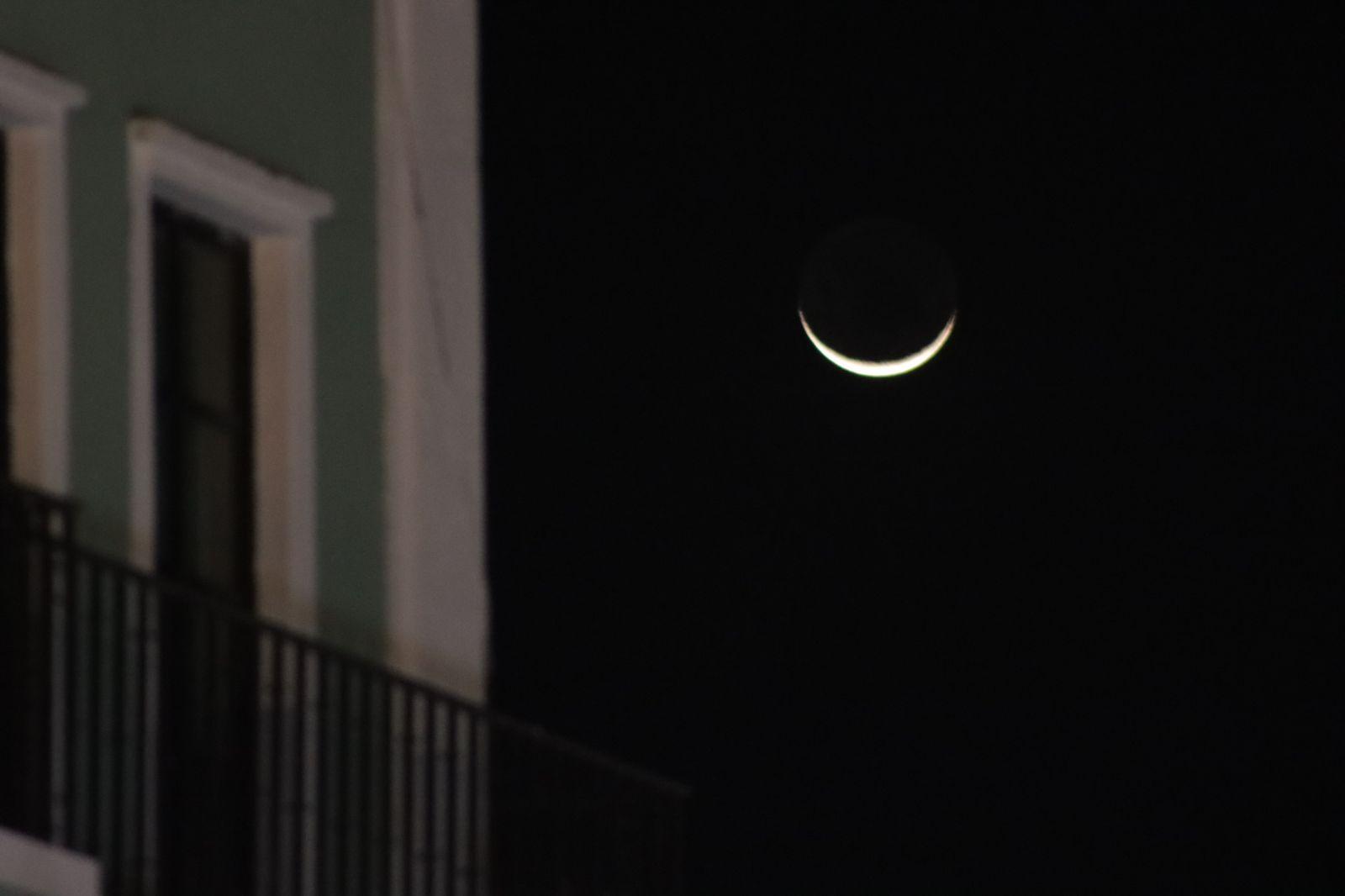 Luna creciente sobre la capital tlaxcalteca 