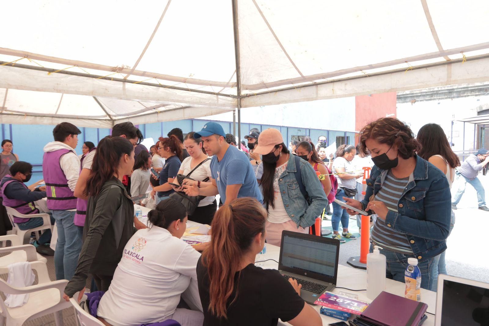 Entrega SEDIF kits para la primera carrera de la familia de obstáculos y colores 