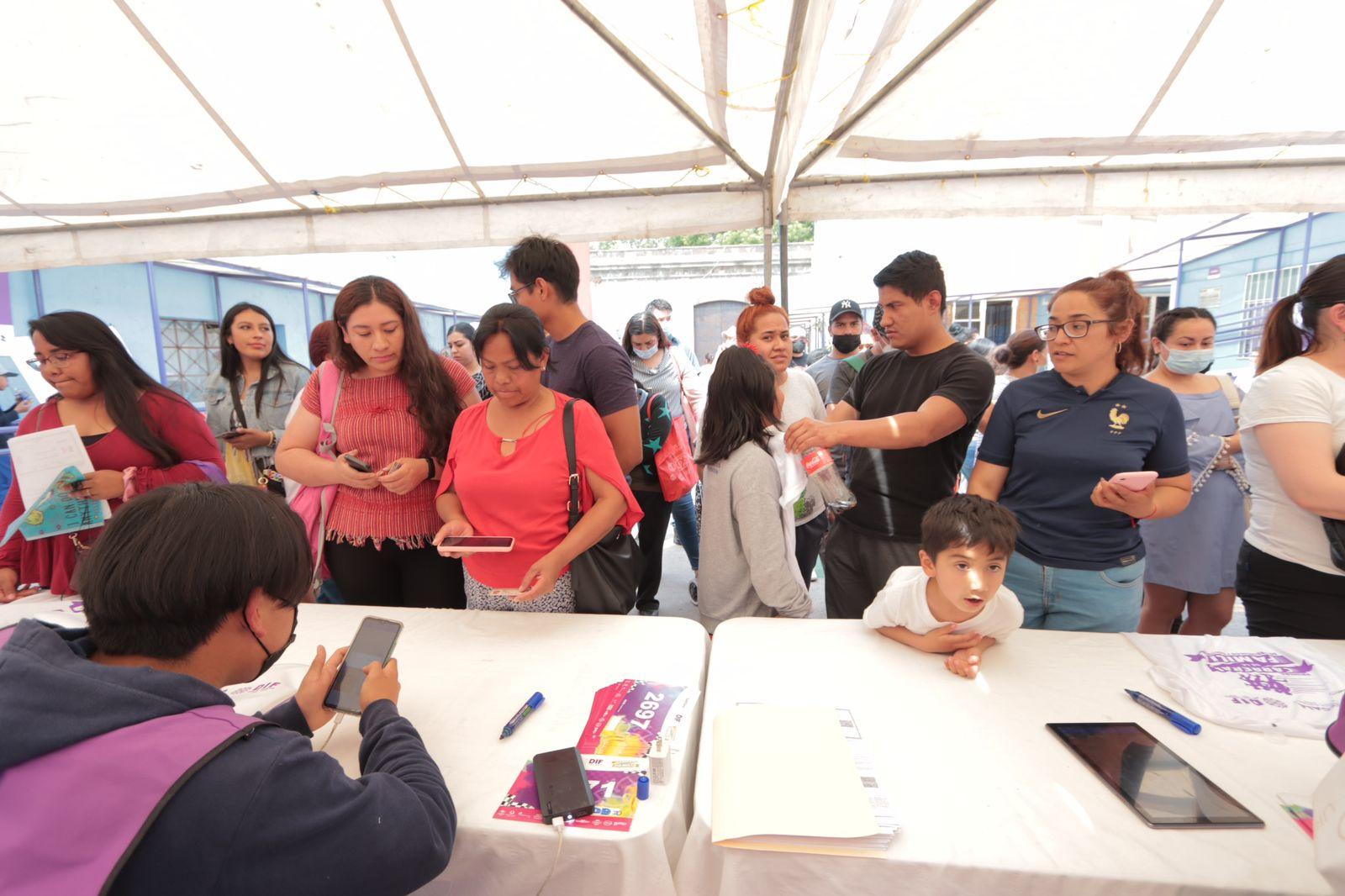 Entrega SEDIF kits para la primera carrera de la familia de obstáculos y colores 