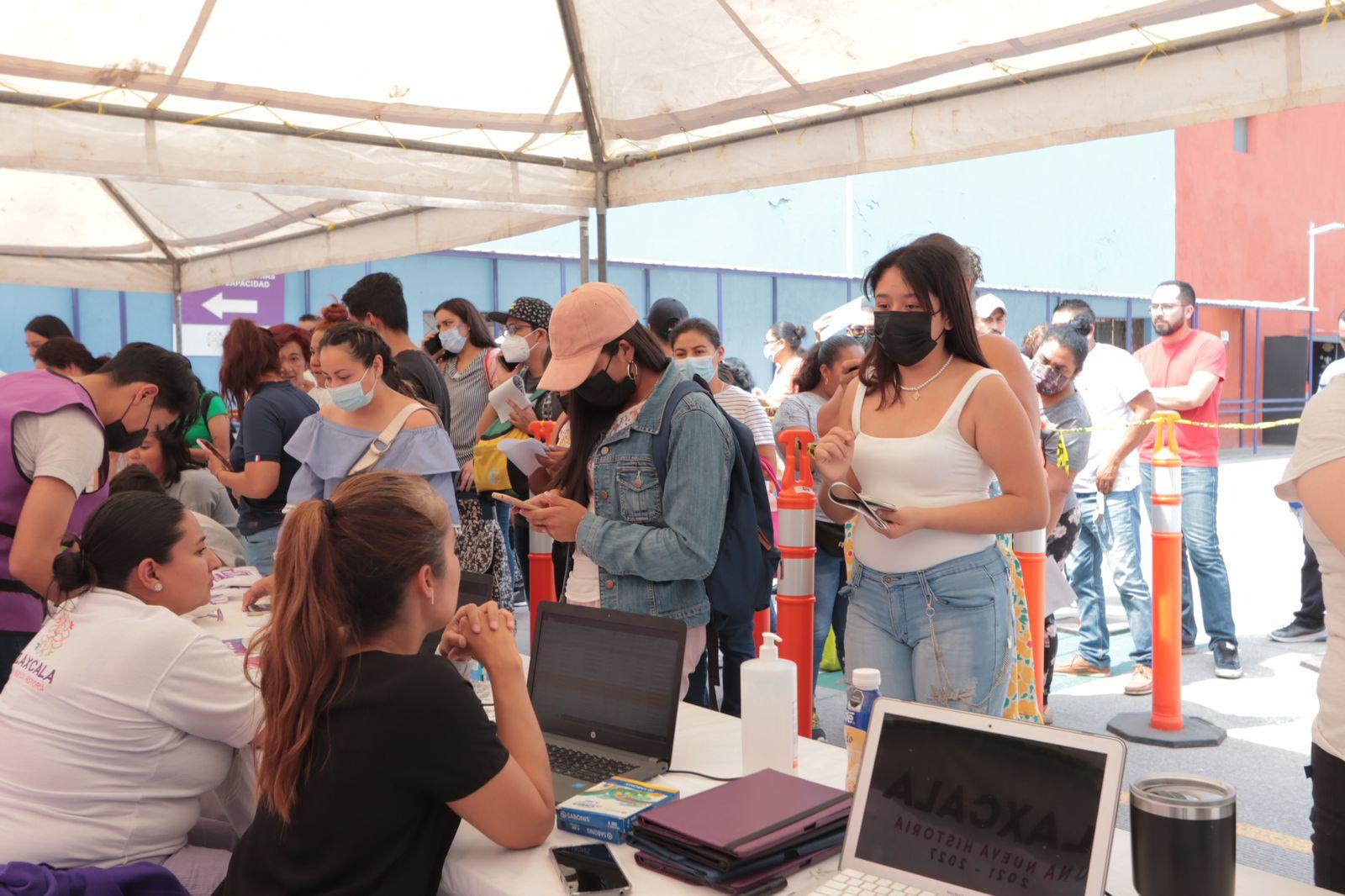 Entrega SEDIF kits para la primera carrera de la familia de obstáculos y colores 