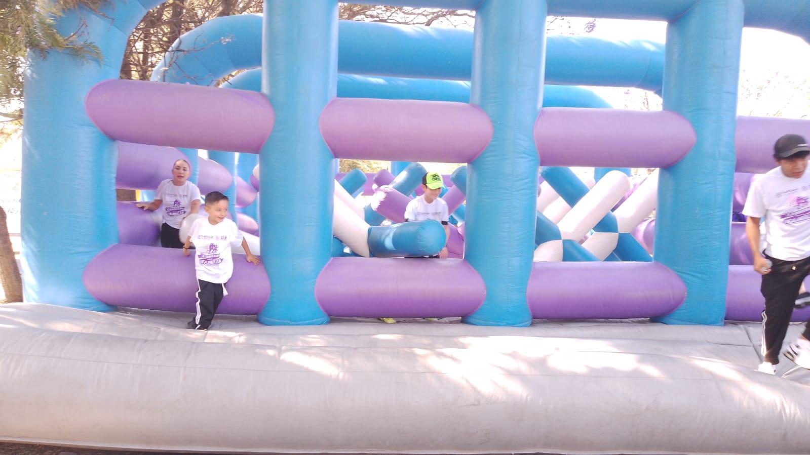 Decenas de familias participan en la Primera Carrera de la Familia