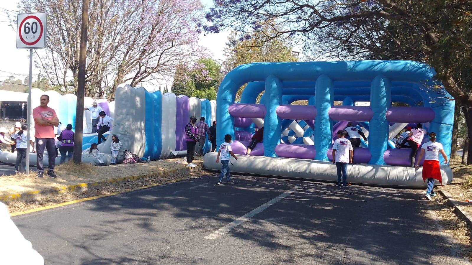 Decenas de familias participan en la Primera Carrera de la Familia