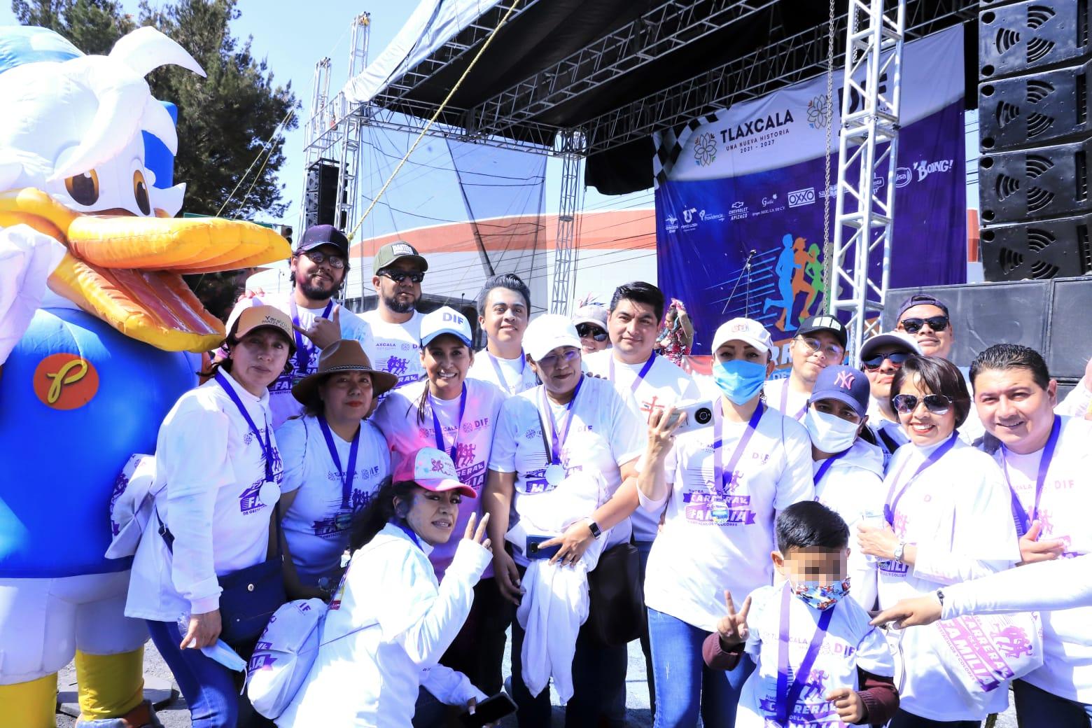 Todo un éxito la primera carrera de la familia del sistema estatal DIF
