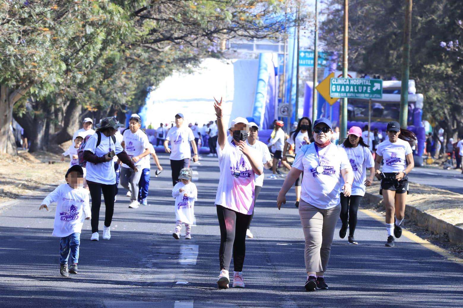 Todo un éxito la primera carrera de la familia del sistema estatal DIF