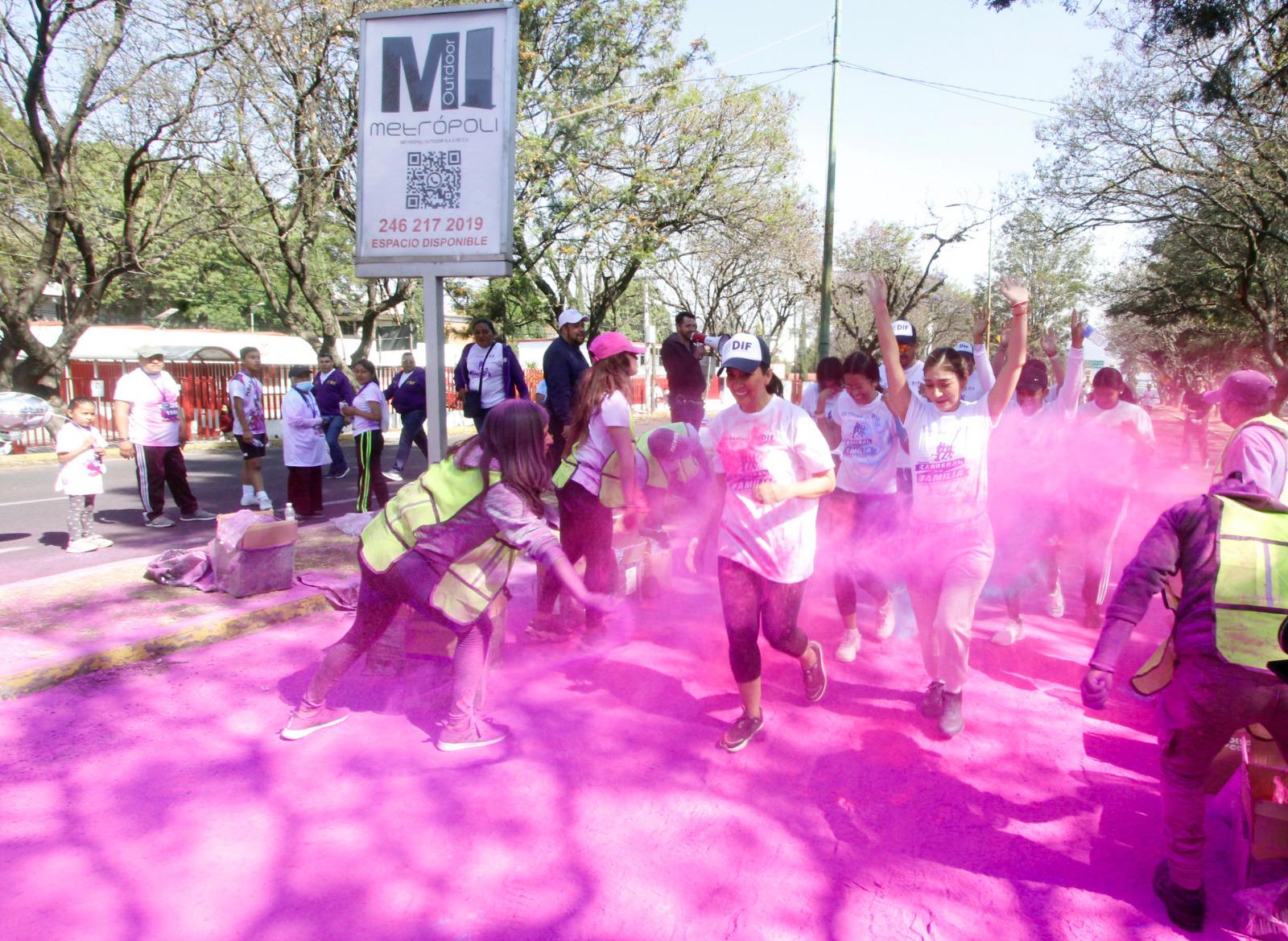 Todo un éxito la primera carrera de la familia del sistema estatal DIF