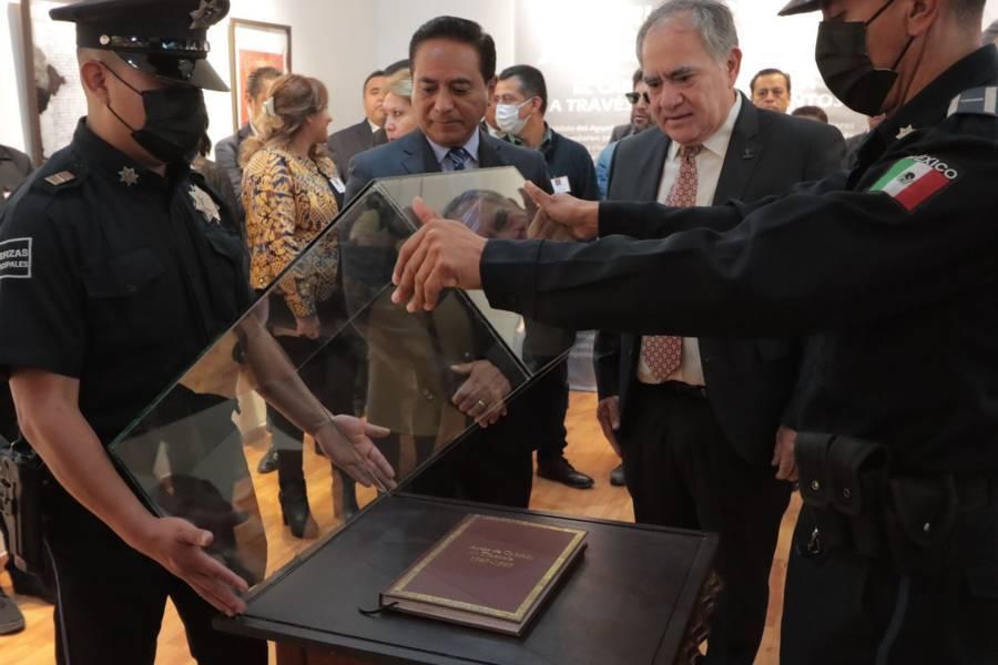 Recibe capital tlaxcalteca facsímil de las actas de cabildo del siglo XVI