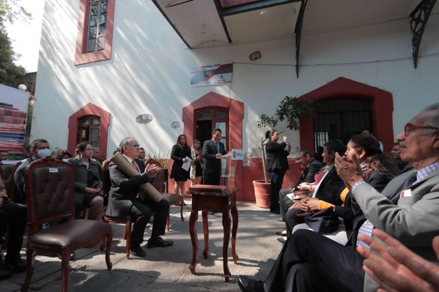 Recibe capital tlaxcalteca facsímil de las actas de cabildo del siglo XVI