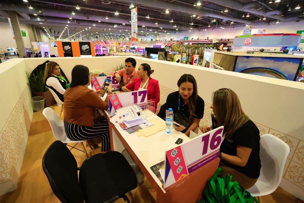 Inauguró Gobernadora Lorena Cuéllar stand de Tlaxcala en Tianguis Turístico 2023