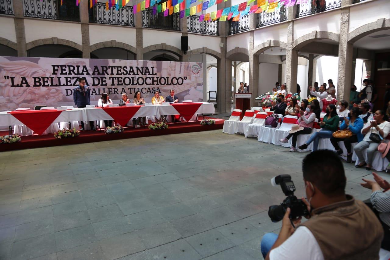 Realizan feria artesanal de Teolocholco en el Congreso 