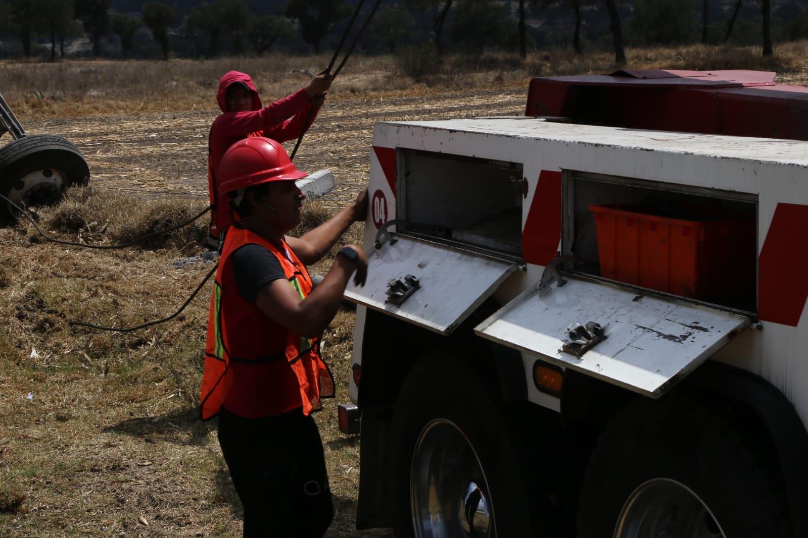 Vuelca camión de volteo en Las Mesas, Xaltocan 