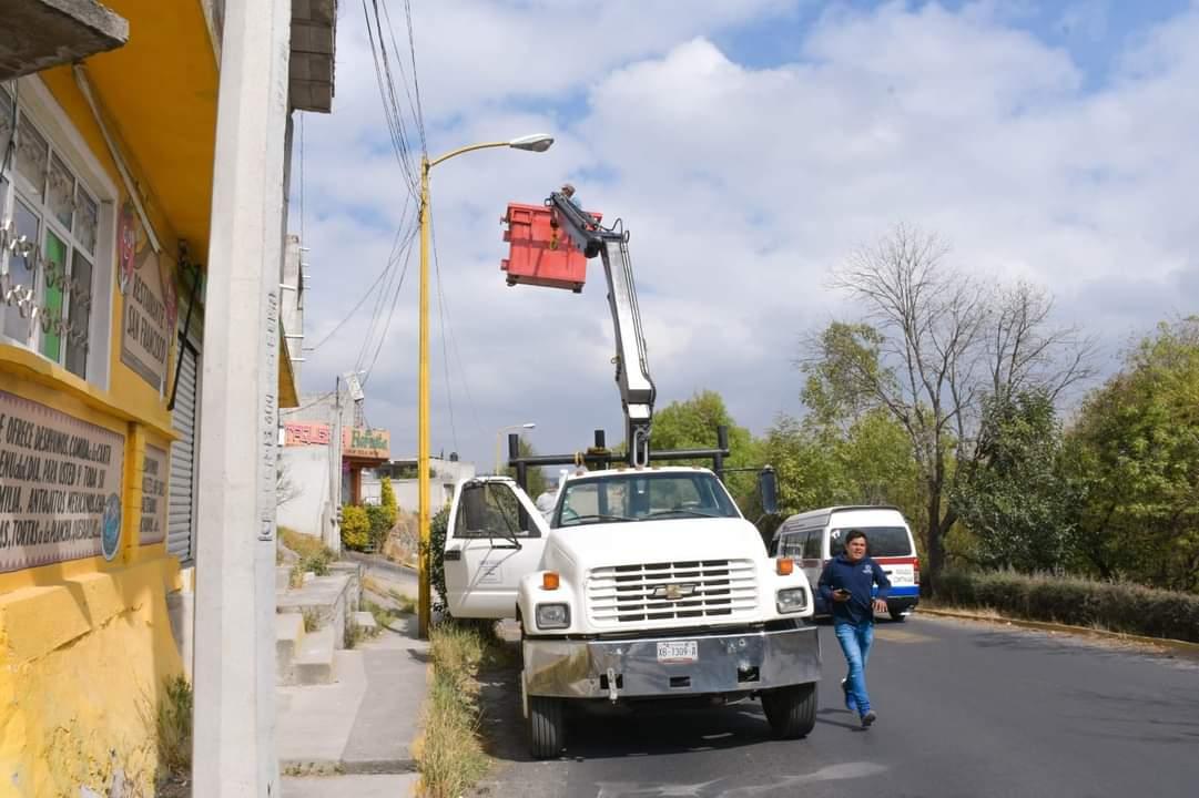 Gobierno de Apetatitlán mantiene programa de rehabilitación de alumbrado público 