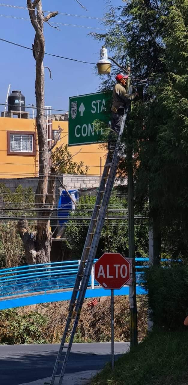 Gobierno de Apetatitlán mantiene programa de rehabilitación de alumbrado público 