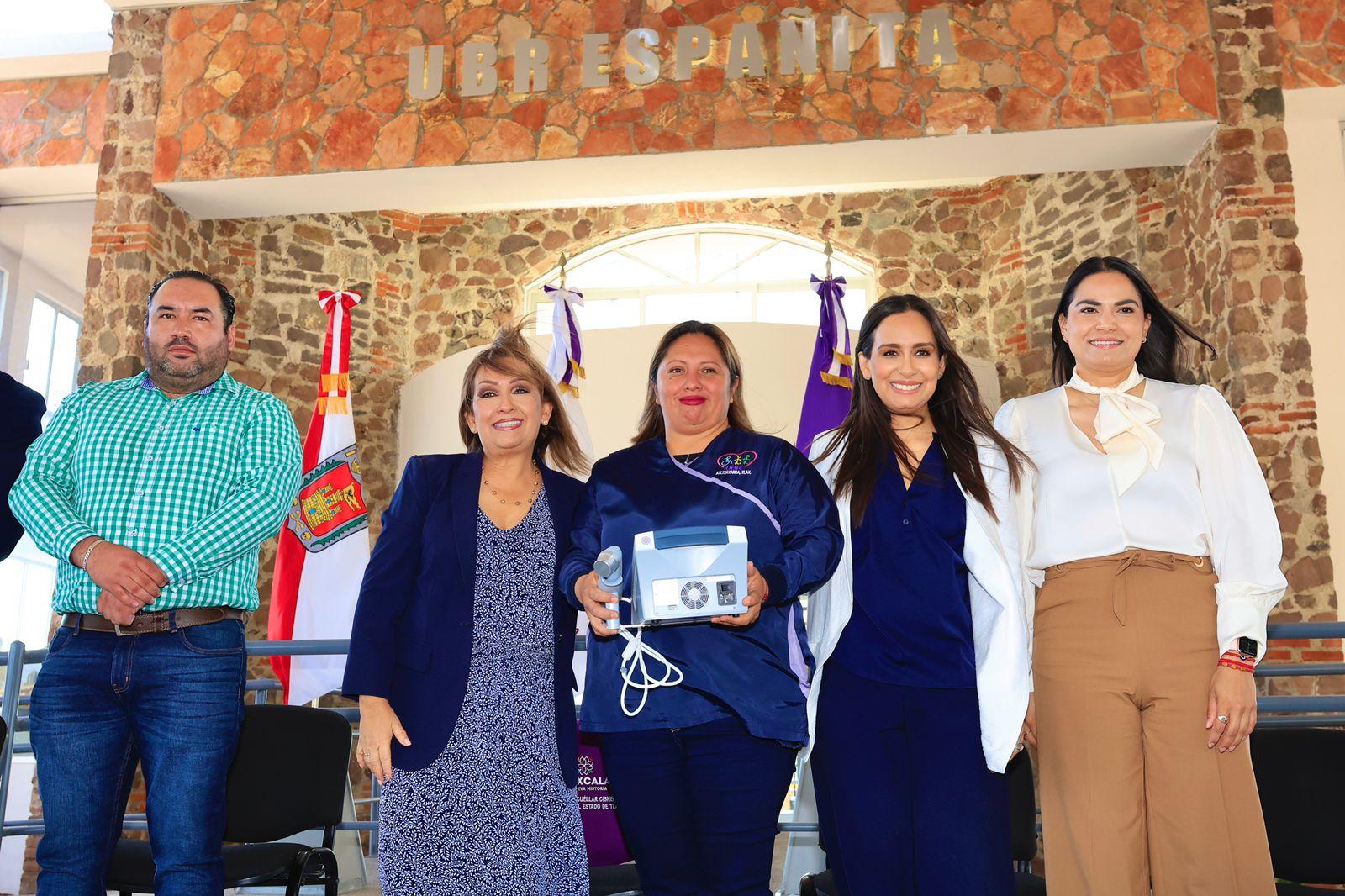 Entrega SEDIF equipo a 10 unidades básicas de rehabilitación para fortalecer atención