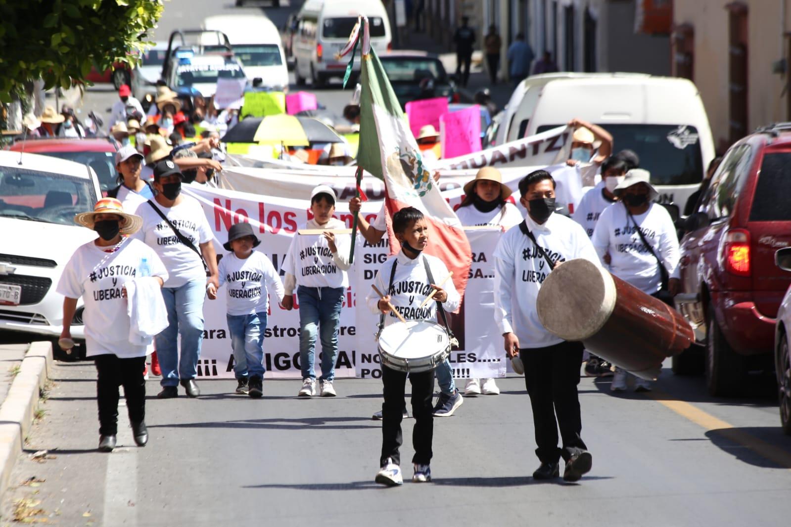 Hacia el CERESO de Tlaxcala marchan pobladores de Tlalcuapan 