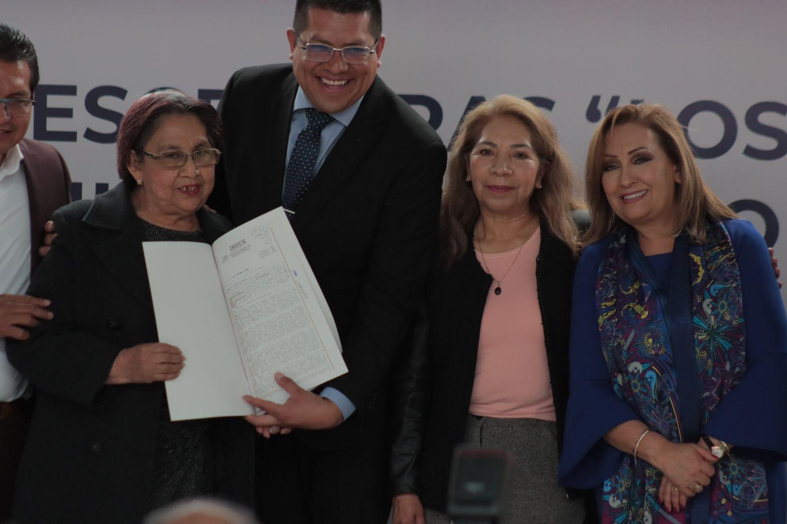 Entrega gobernadora 140 escrituras en Calpulalpan 