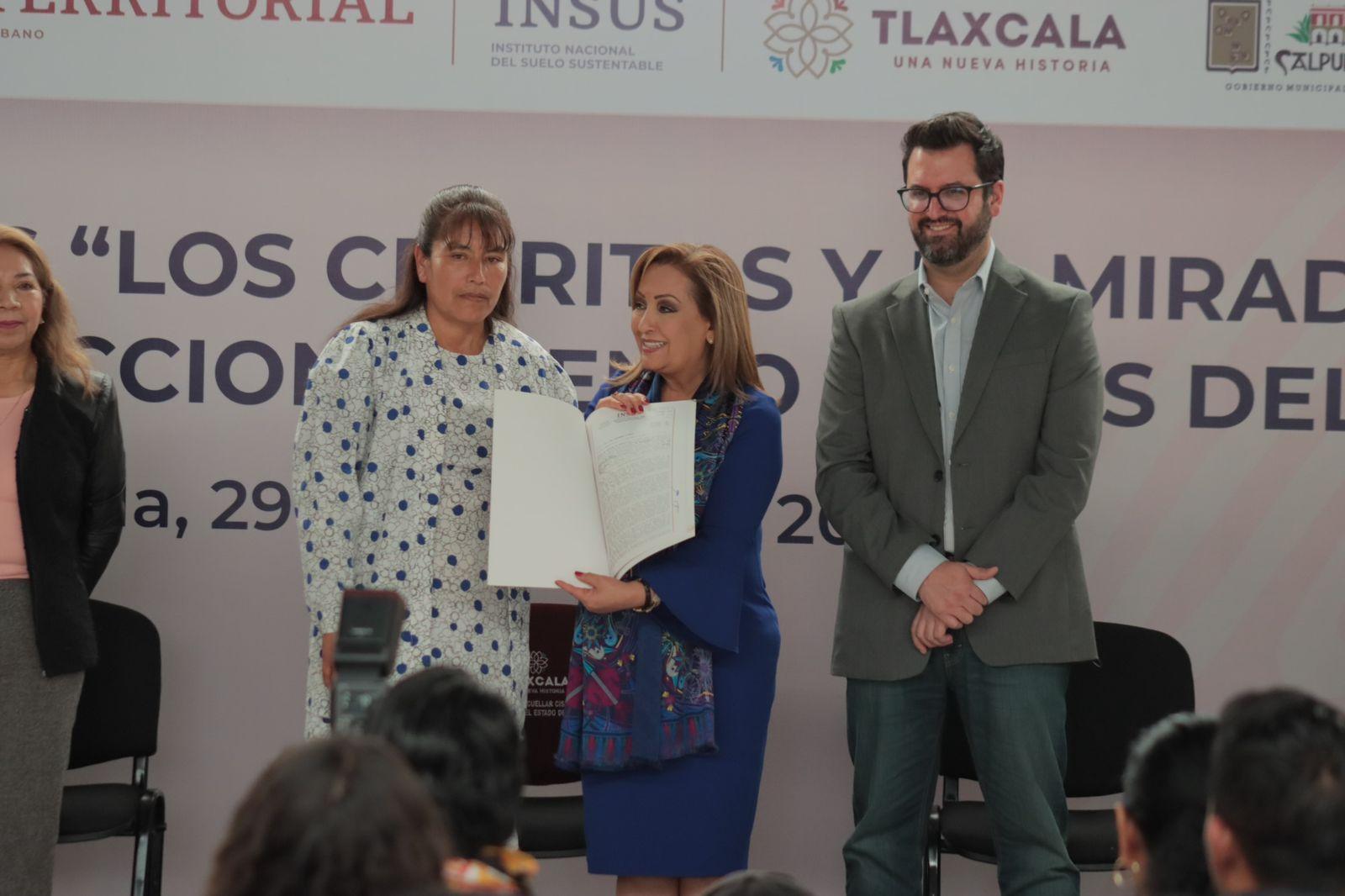 Entrega gobernadora 140 escrituras en Calpulalpan 