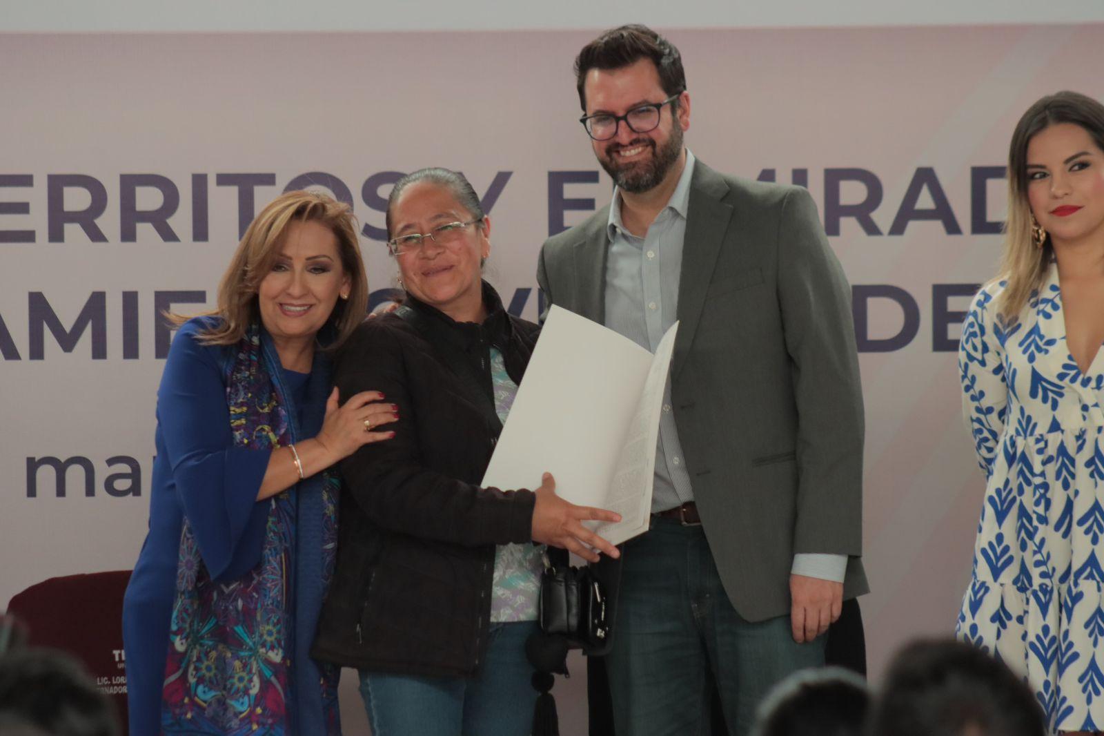 Entrega gobernadora 140 escrituras en Calpulalpan 