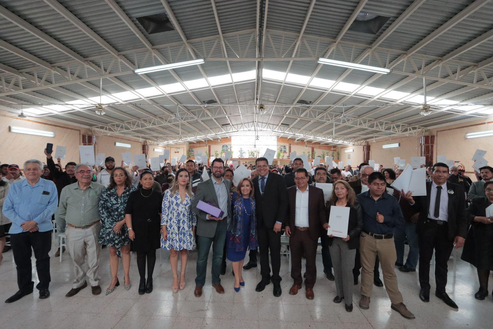 Entrega gobernadora 140 escrituras en Calpulalpan 