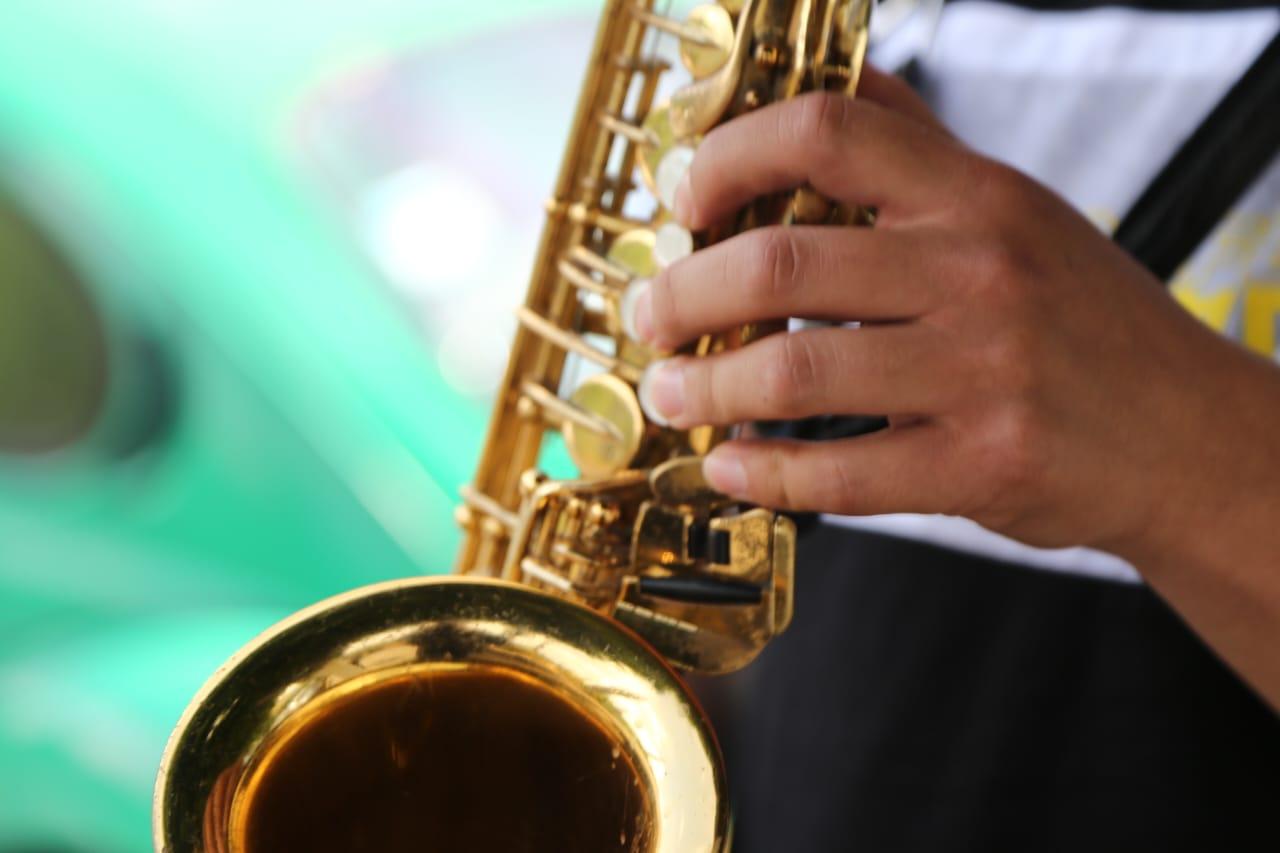 Diego Sax  es originario de Calpulalpan pero viaja diario a Tlaxcala para ganarse la vida
